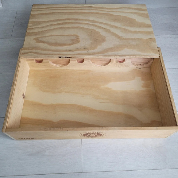 Empty Premium Wine Crate Box - Maison Louis Latour - French Winery - Picture 6 of 10
